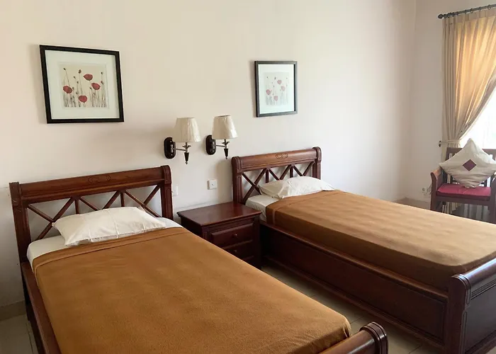 Hotel Nirwana 2*